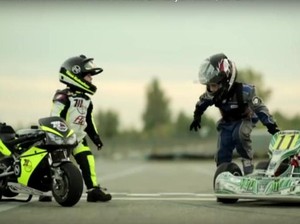 Lucunya, 2 Anak Balapan dengan Kart dan Motor Mini di Sirkuit