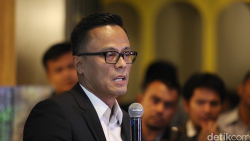 Commisoner of Garuda Indonesia, President Director/CEO Trans Studio, Trans Hotel and Resort, Trans Mall. CEO Antavaya