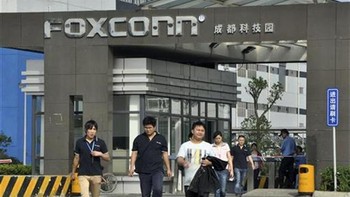 Apple dan Amazon paling menjadi sorotan dalam kerja sama dengan Foxconn. Keduanya yang terbanyak menggunakan tenaga buruh Foxconn merakit gadget mereka. Foto: Getty Images