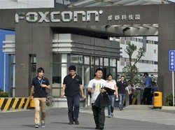 Siap-siap iPhone 16, Foxconn Tambah Buruh Pabrik