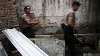 Polisi melakukan penyisiran.