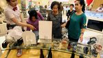 Diskon Tiap Hari Pengunjung Serbu Metro Department Store