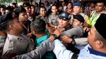 Senang dan Amarah Pendukung Sidang Pilkada