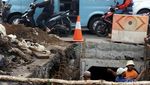 Perbaikan Gorong-gorong Makan Separuh Jalan