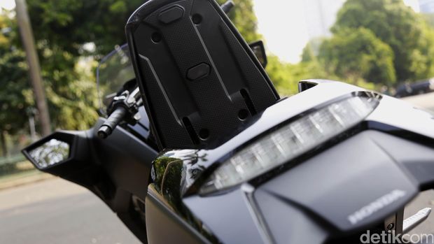 Honda NM4 Vultus