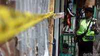 Operasi gabungan ini dilakukan pasca penggerebakan di rumah bandar Narkkoba di Jl Slamet Riyadi 4, Kelurahan Kebon Manggis, Jaktim pada Senin (18/1) lalu. Dalam penggerebekan itu 1 anggota polisi dan 1 orang informan polisi tewas.