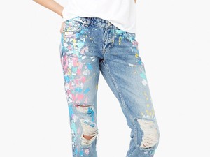 Editors Choice: Tampil Kasual & Atraktif dengan 5 Jeans Bermotif
