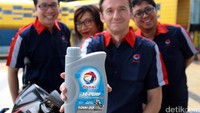 TOTAL HI-PERF 4T SCOOTER 10W30 SL/MB dapat membantu mesin mempertahankan kinerja yang optimal dengan teknologi Super Strong Film. Ist/Total Oil Indonesia.