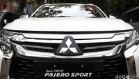 SUV ini hadir dengan konsep Dynamic Shield. Konsep ini merupakan identitas desain terbaru dari Mitsubishi Motors.