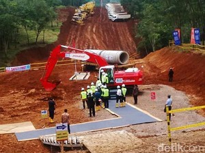 Ekskavator Pindad Mulai Diproduksi Massal