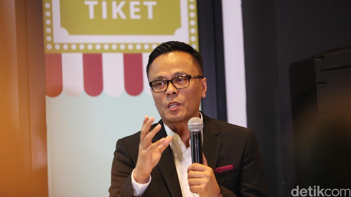 Commisoner of Garuda Indonesia, President Director/CEO Trans Studio, Trans Hotel and Resort, Trans Mall. CEO Antavaya