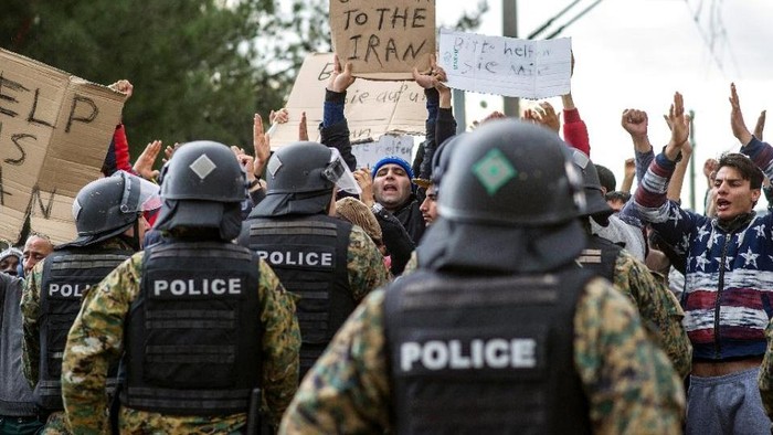 Macedonia Tutup Jalan Masuk Pengungsi dari Yunani