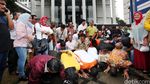 Senang dan Amarah Pendukung Sidang Pilkada