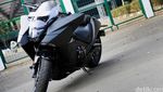 Menjajal Moge Honda NM4 Vultus