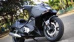 Menjajal Moge Honda NM4 Vultus