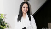Gita Gutawa semakin dewasa. Meski begitu, ia tetap terlihat sederhana tapi manis. Asep Syaifullah/detikHOT.