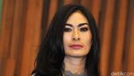 Gaya Iis Dahlia Jelang Usia 44 Tahun