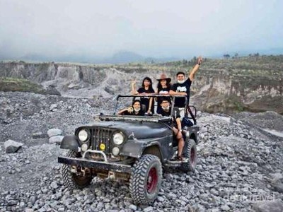 Wisata Foto Letusan Gunung Merapi di Kaliadem
