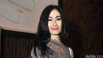 Gaya Iis Dahlia Jelang Usia 44 Tahun