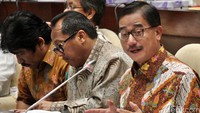 Menteri Ferry memberikan penjelasan kepada anggota Komisi II. Pool/Lamhot Aritonang/detikFoto.
