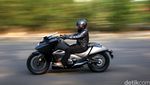 Menjajal Moge Honda NM4 Vultus