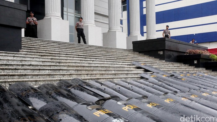 Pasukan Keamanan Siap Jaga Gedung Mahkamah Konstitusi Selama Sidang Sengketa