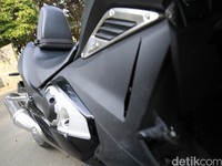 Menerobos Kemacetan Jakarta dengan Moge Honda NM4 Vultus