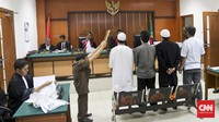 Para saksi diambil sumpahnya.