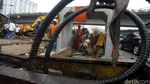 Perbaikan Gorong-gorong Makan Separuh Jalan