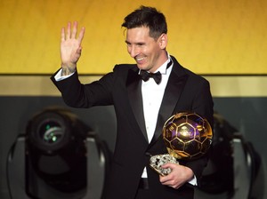 Selfie dengan Paspor Messi, Polisi Ini Terancam Dibui