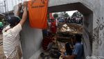 Perbaikan Gorong-gorong Makan Separuh Jalan