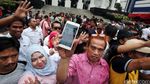 Senang dan Amarah Pendukung Sidang Pilkada