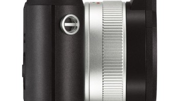 Bedanya X-U dibekali lensa Summilux 23 mm f/1,7 yang tak dapat diganti. (Foto: Leica)