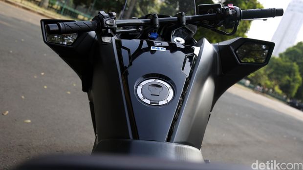 Honda NM4 Vultus