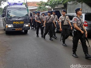 Kapolri Beberkan Penggerebekan Narkoba di Kampung Berlan di Depan Komisi III DPR