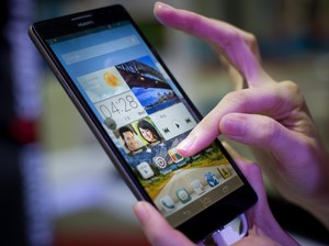 Sebagian Besar Orang Amerika Kini Tak Bisa Lepas Gadget Saat Makan