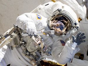 Nyamm! Astronot di Luar Angkasa Mendapat Kiriman Es Krim hingga Pizza