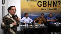 Akbar Tandjung saat memberi pidato pembuka dalam diskusi Perlukah GBHN?