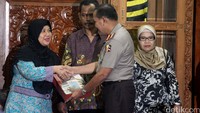 Badrodin menyampaikan dukacita mendalam atas meninggalnya warga sipil. Karena itu Polri memberikan santunan bagi keluarga korban.