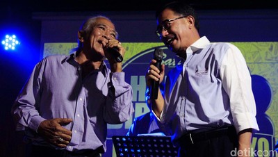 Menteri Ferry Nyanyi Bareng Nomo Koeswoyo
