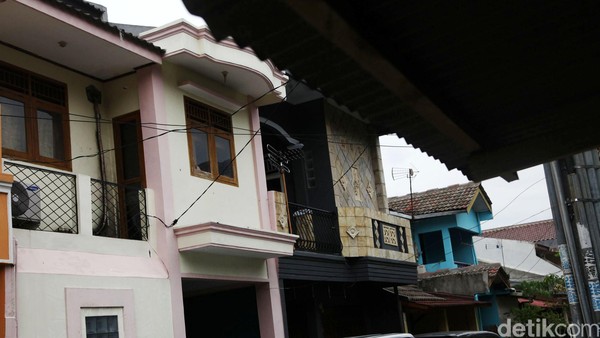 Ini Rumah Pengoplos Miras Yang Digerebek Polisi