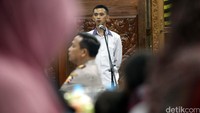 Rico menjadi korban tewas saat berada di pos polisi Jl MH Thamrin. Saat itu Rico yang mengantar saudaranya melamar kerja, ditilang polisi. Sedangkan Rais Karna (37) meninggal dunia dalam perawatan di RS Abdi Waluyo. Rais mengalami luka tembak bagian pelipis kepala sebelah kiri saat terjadi teror di Jl MH Thamrin. Sedangkan Sugito menjadi korban ledakan di Pospol. Saat kejadian Sugito yang bekerja sebagai kurir sedang melintas di lokasi saat kejadian teror.