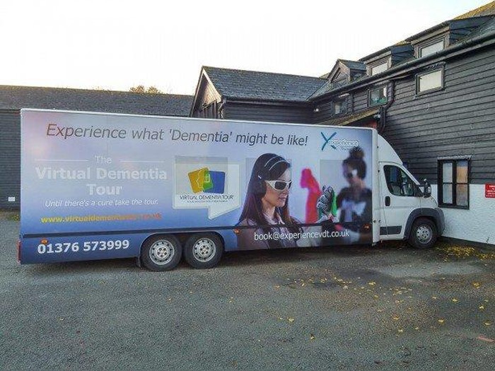 Di Mobil Ini, Seseorang Bisa Merasakan Apa yang Dialami Pasien Demensia