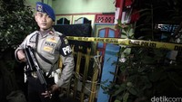 Polisi juga masih berjaga-jaga.