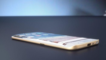 Hajek juga menempatkan tombol fisik home dan dua tombol kapasitif lainnya di bagian lengkung tersebut. (kredit foto: Martin Hajek)