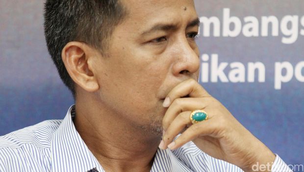 Prof. Dr. Saldi Isra, S.H., MPA (lahir di Paninggahan, Solok, Sumatera Barat, 20 Agustus 1968) adalah seorang ahli hukum tata negara Indonesia, aktivis anti-korupsi, penulis serta guru besar Universitas Andalas, Padang, Sumatera Barat. Saldi lahir dari pasangan Ismail dan Ratina. Sekolah dasar hingga menengah ditempuh di kampung halamannya. Selanjutnya ia menyelesaikan gelar sarjana di Fakultas Hukum Universitas Andalas, Padang dengan predikat Summa Cum Laude. Kemudian ia mengambil gelar Master di Universitas Malaya, Malaysia (2001) dan meraih gelar Doktor di Universitas Gadjah Mada Yogyakarta (S3-2009). Pada tahun 2010, ia dikukuhkan sebagai guru besar hukum tata negara Universitas Andalas. Selain menjadi direktur Pusat Studi Konstitusi (Pusako), kini dia juga aktif menulis.