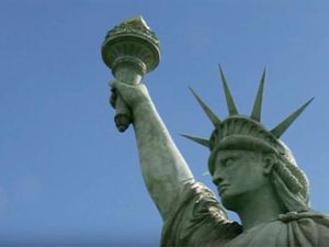 Berburu Suvenir di Statue Island Amerika Serikat