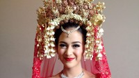 Akad nikah dengan adat Minang, Nina cantik berkebaya merah. Dok. Pribadi