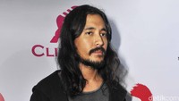 Ia juga tampak betah dengan wajah berewokannya. Pool/Noel/detikFoto.
