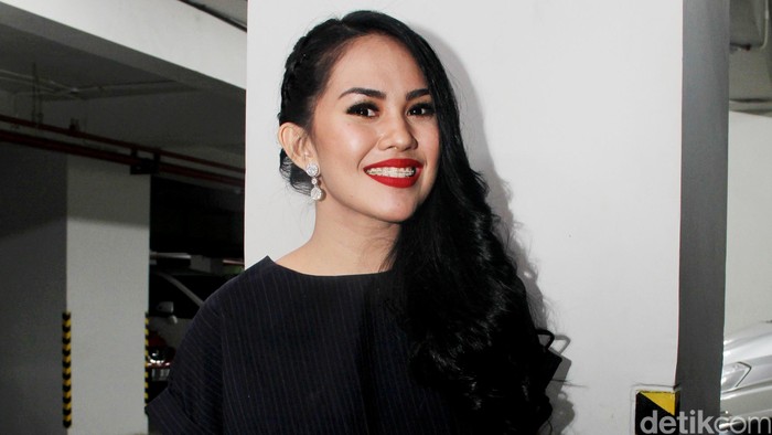 Dekat dengan Bule Kanada, Kartika Putri Langsung Putus